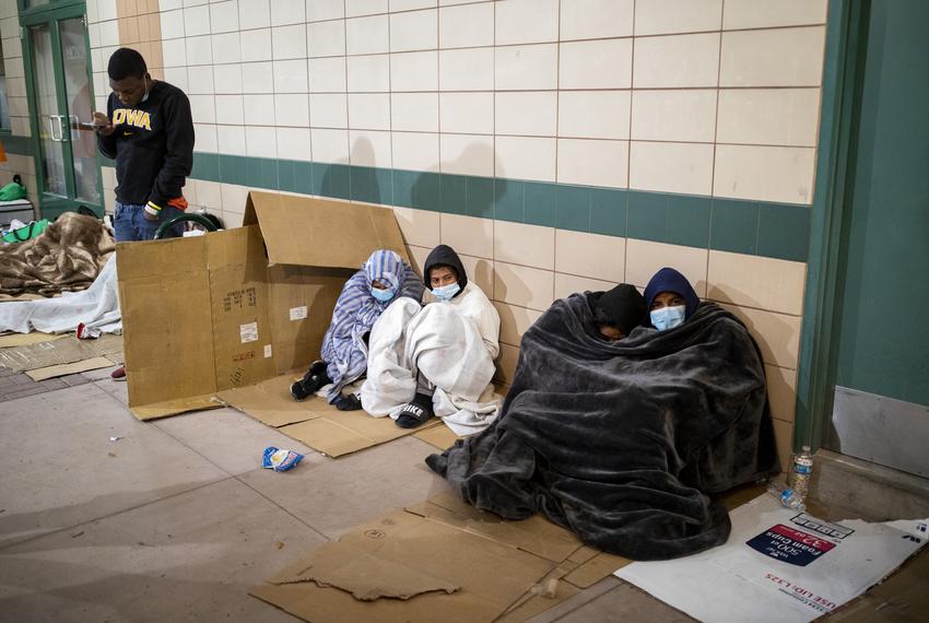 El Paso extends emergency declaration to aid surge of migrants The